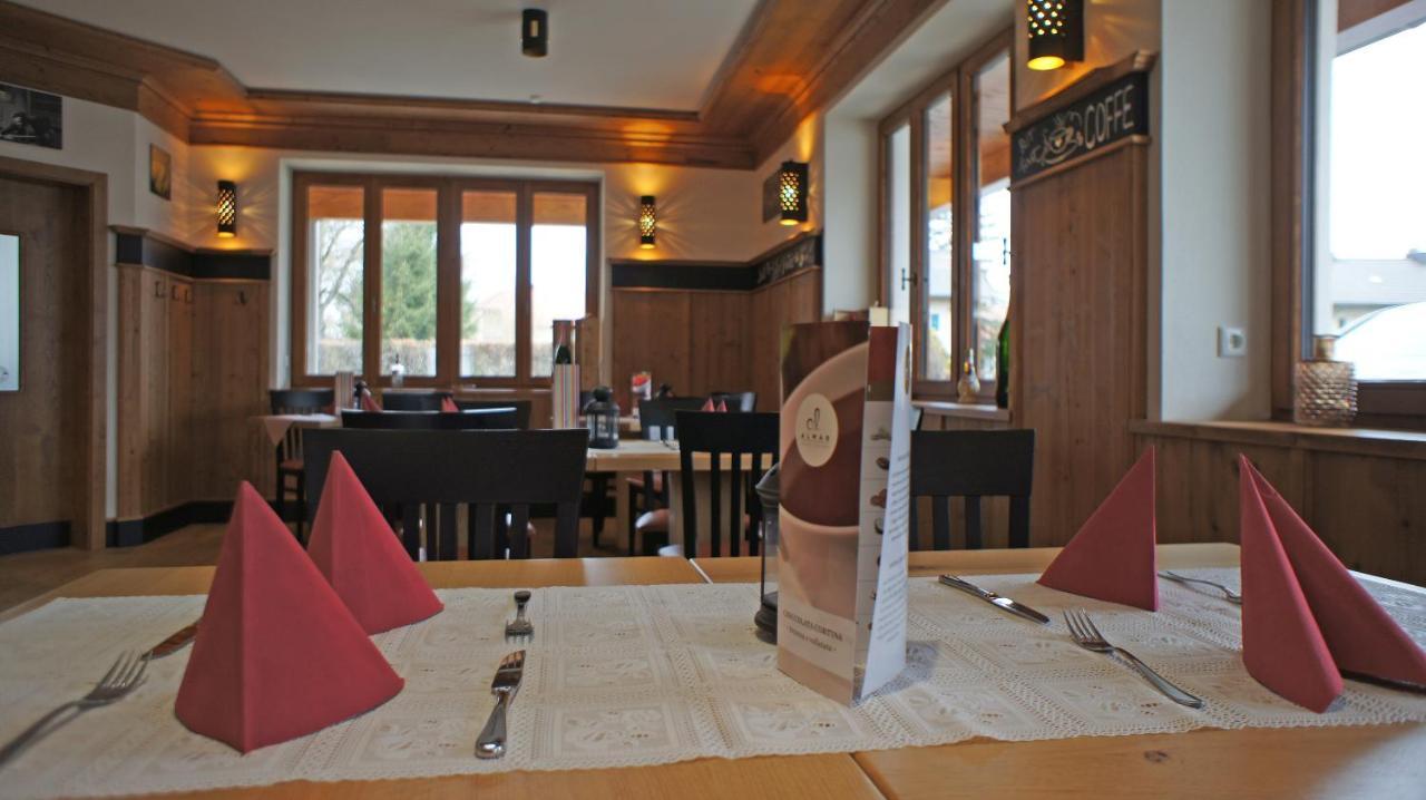 Hotel Heimfeld Restaurant Cafe Garching an Der Alz Exterior foto