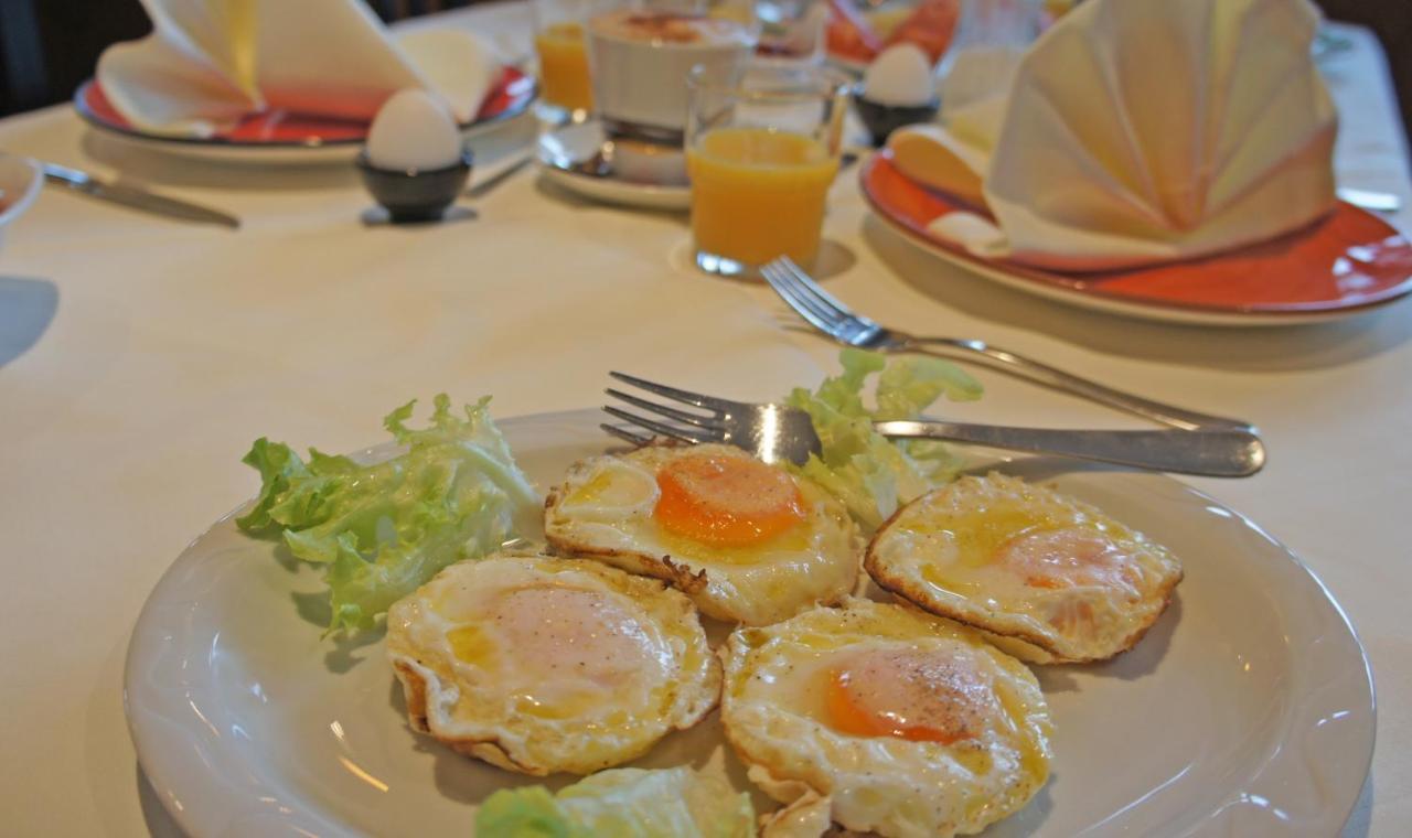Hotel Heimfeld Restaurant Cafe Garching an Der Alz Exterior foto